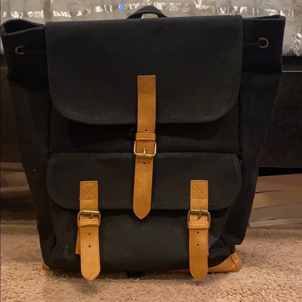 DSW Backpack - Picture 2 of 5